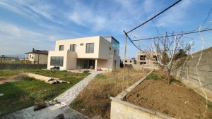 იყიდება 8 ოთახიანი კერძო სახლი ივერთუბანში